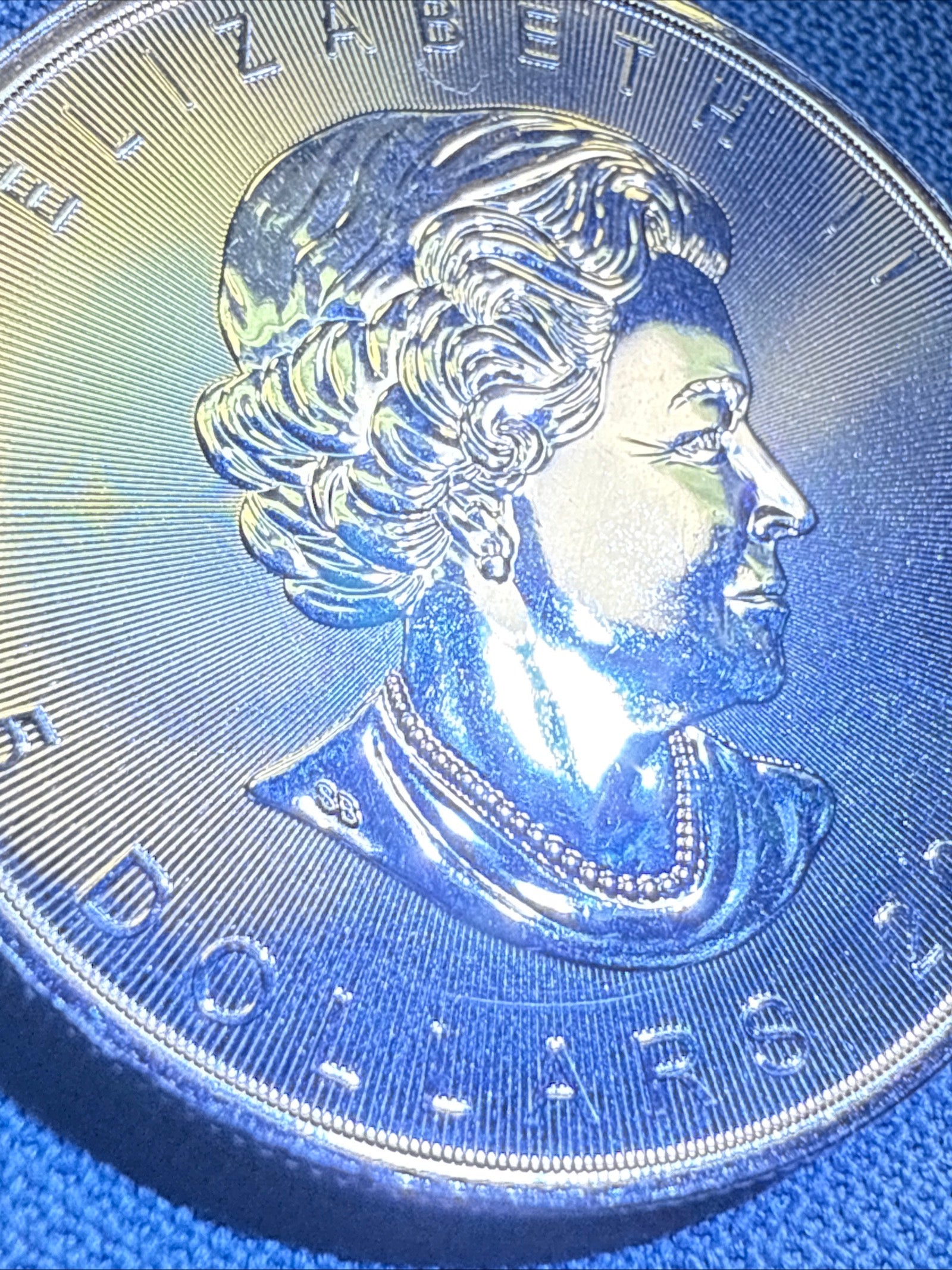 Silver Round • Elizabeth • Maple Leaf