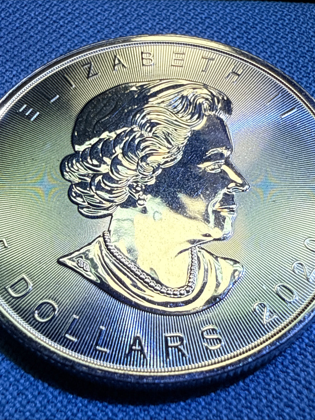 Silver Round • Elizabeth • Maple Leaf