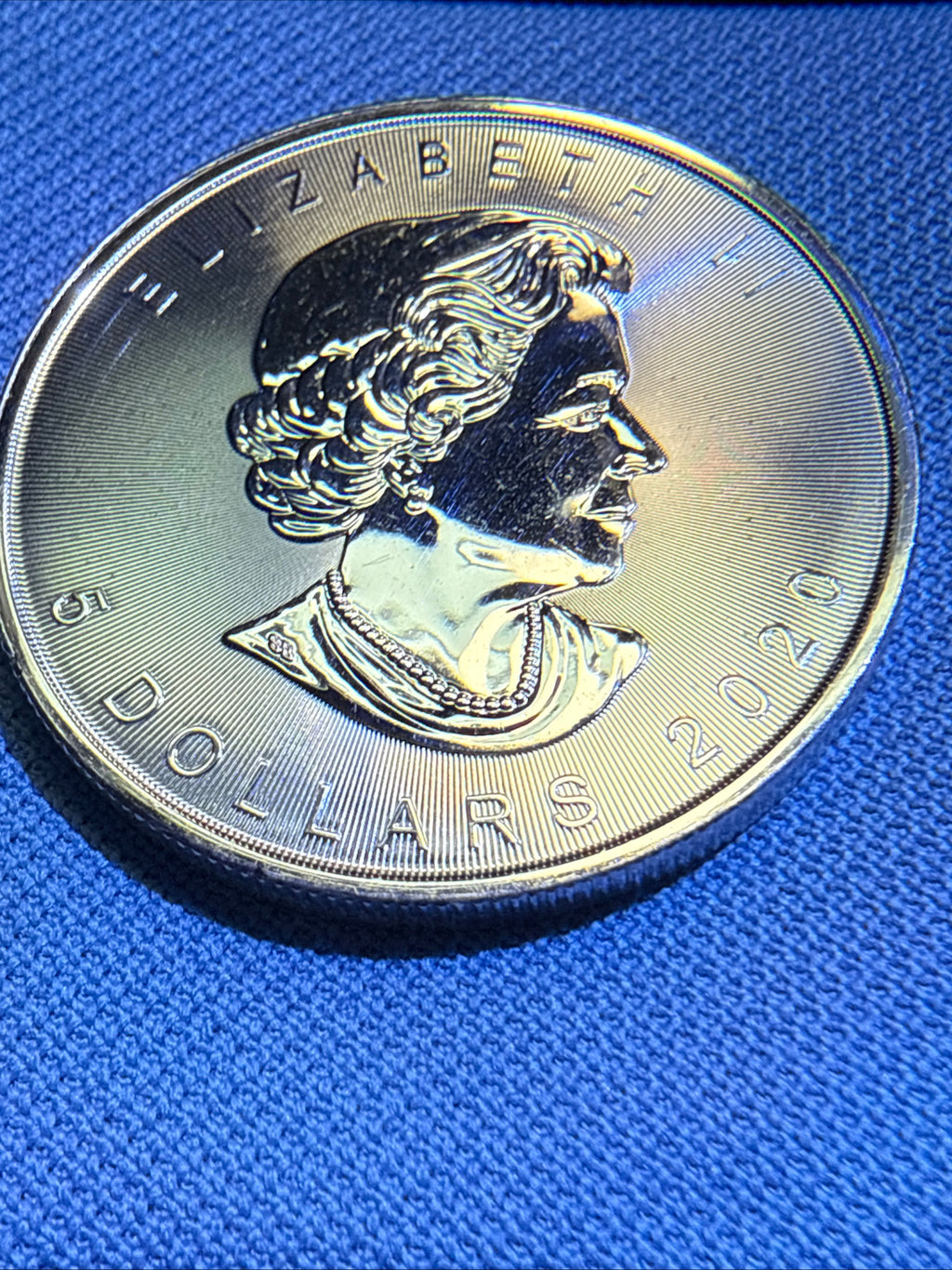 Silver Round • Elizabeth • Maple Leaf