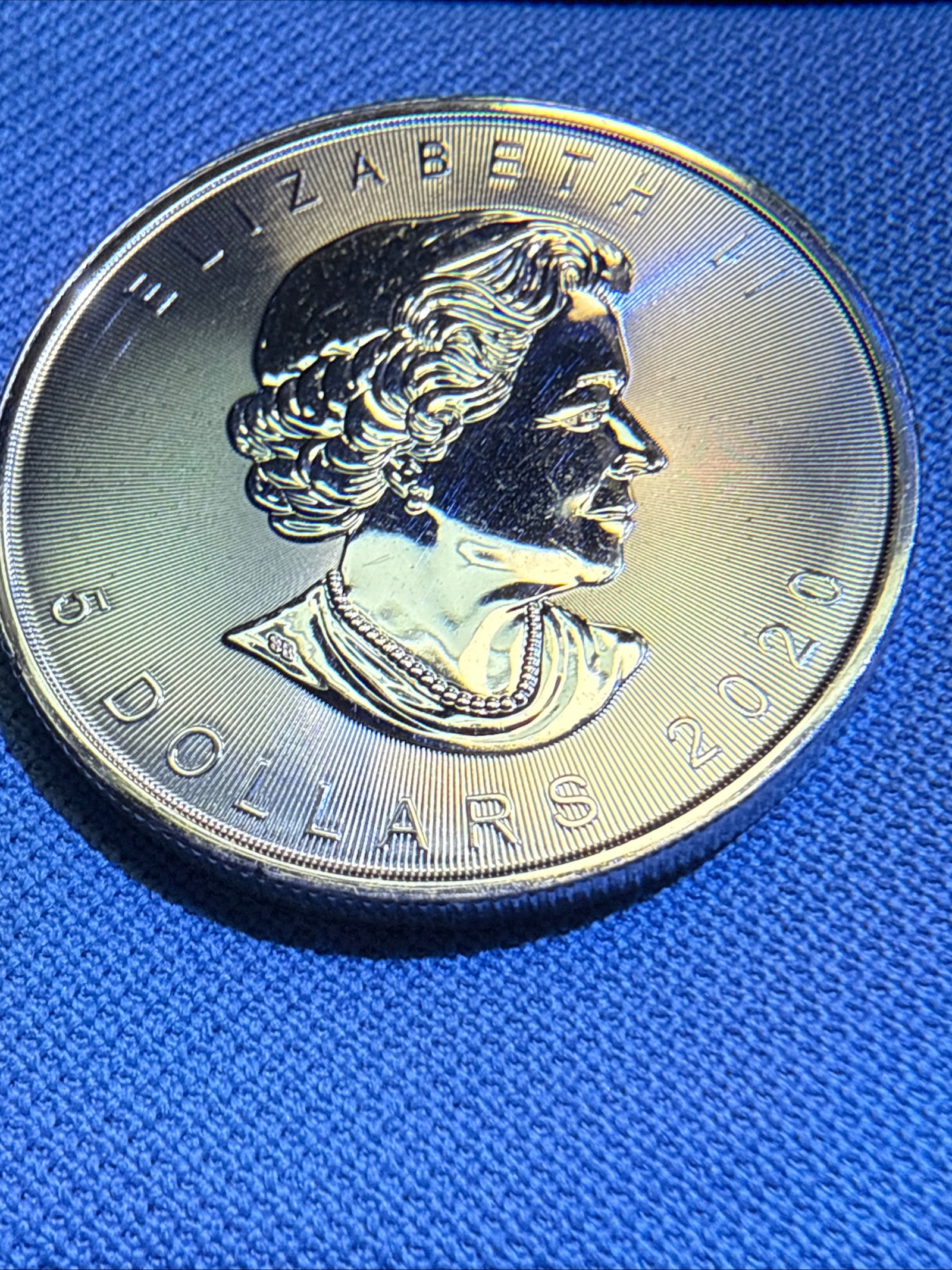 Silver Round • Elizabeth • Maple Leaf