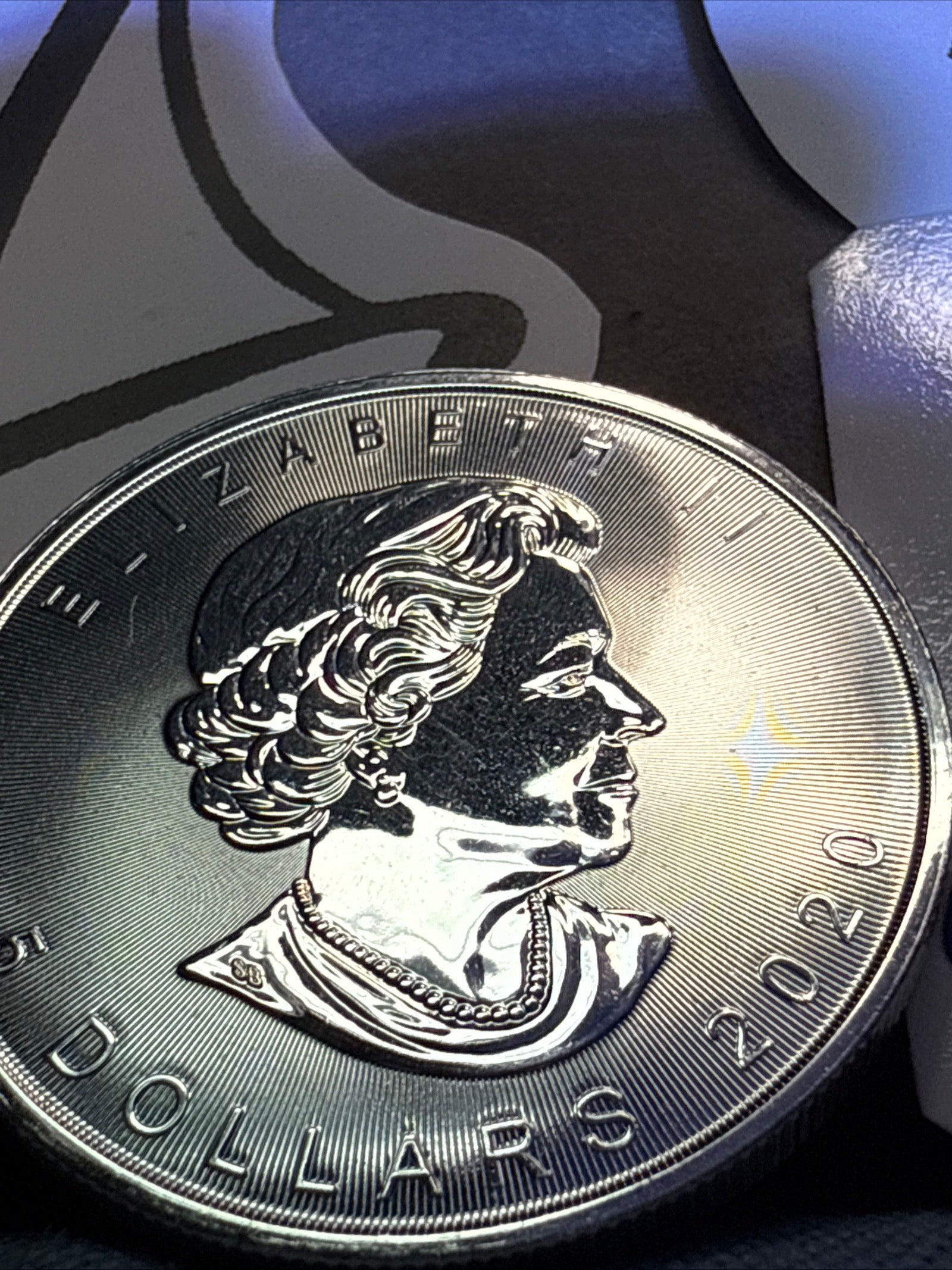 Silver Round • Elizabeth • Maple Leaf